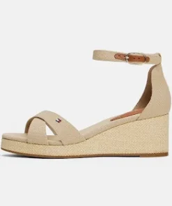 GUESS FOOTWEAR 2025