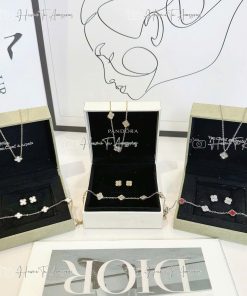 set titan 3 chi tiết